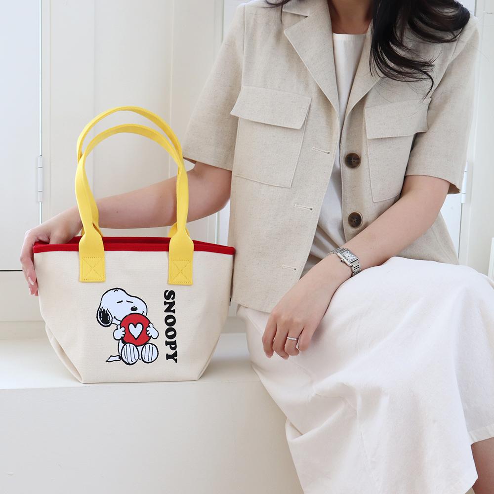 Chiot Snoopy Shoulder Bag (2 Colors)