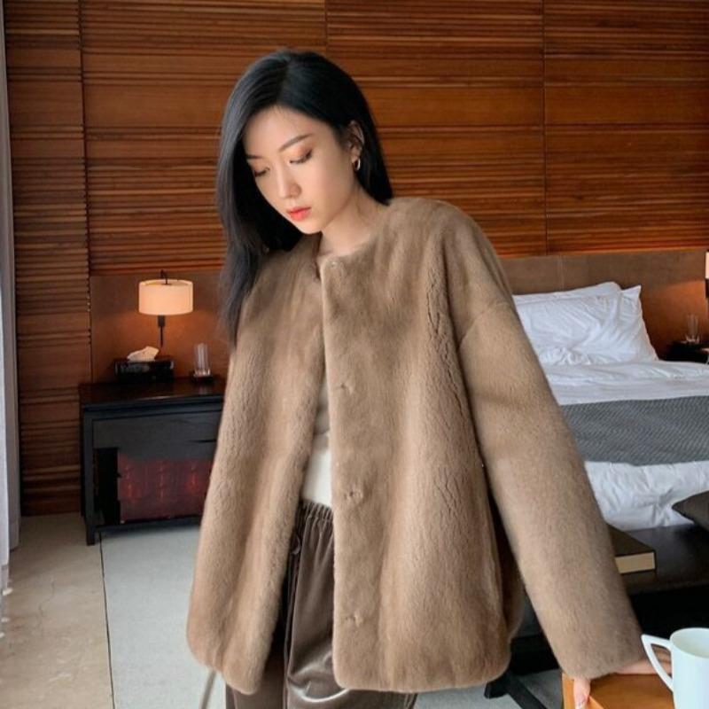 

Осень и зима Новое женское цельное пальто из искусственного меха с круглым вырезом L коричневый