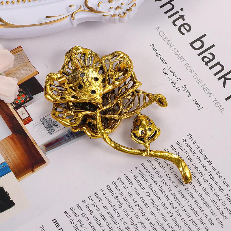 Luxury Women Men Exqusite Full Crystal Lotus Shining Brooches Badges Vintage Plant Rhinestone Pins Corsage For Women's Party