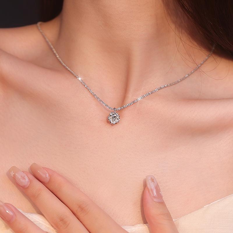 Summer 2024 Women's Clavicle Chain: Elegant Imitation Moissanite Necklace