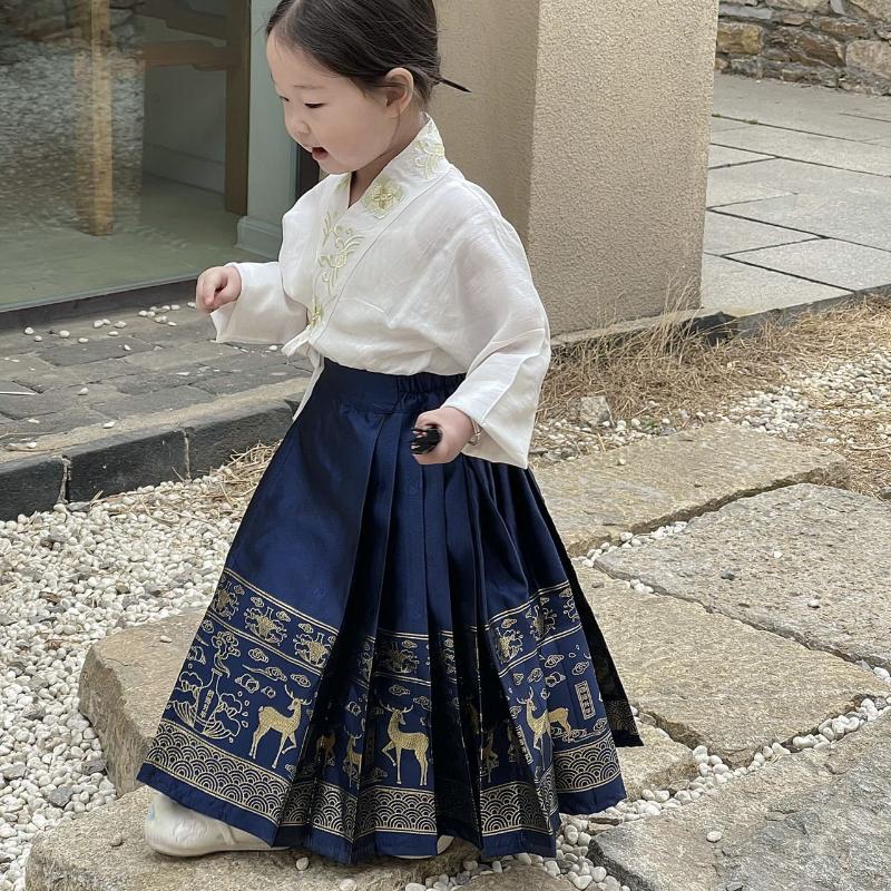 

2023 осенняя новая детская одежда для девочек, топ по диагонали с вышивкой в ​​китайском стиле + юбка с изображением лошади, комплект ханьфу с вышивкой