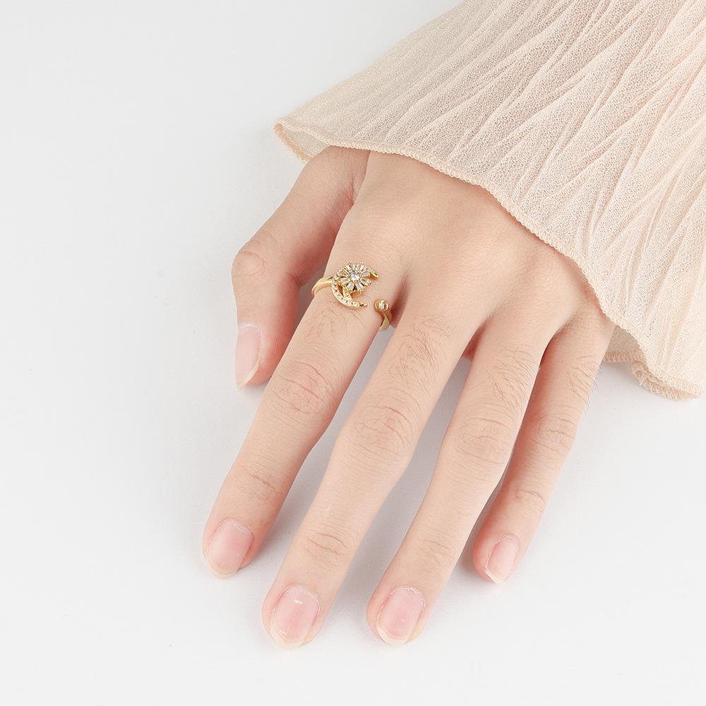 Women'S Adjustable Spinning Ring Copper Inlay Sparkling Rhinestones Moon Star Design Engagement Anxiety Relief Accessory