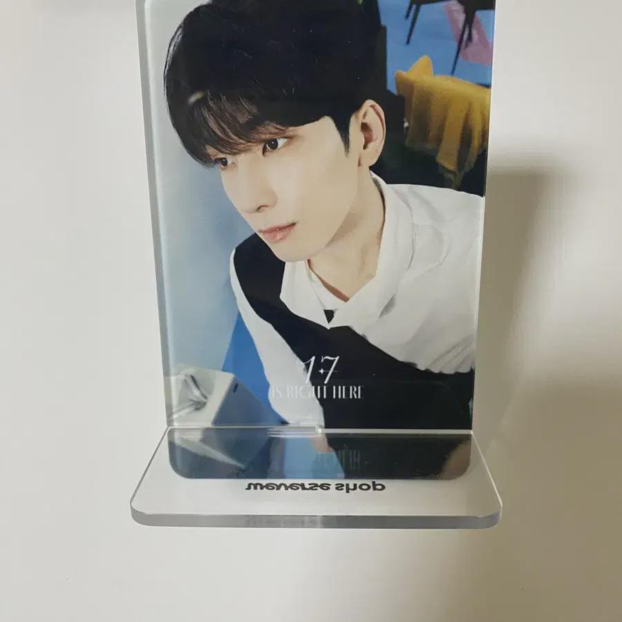 

Seventeen Wonwoo Acrylic Holder