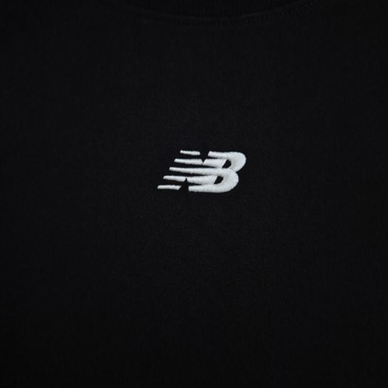 New Balance Essential Center Logo Overfit Tee Nbnee21033 19