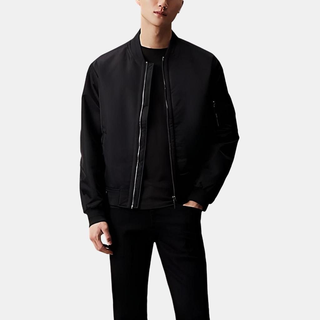 Calvin Klein Jeans Slim Fit Cor Sólida Gola Redonda Manga Curta Camiseta Com Bolso de Carta Tops Masculinos Preto J30J320936-BEH