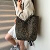 Spring Casual Relaxation Large-capacity Bag Female Popular Leopard Print Shoulder Bag Commuter Tote Bag