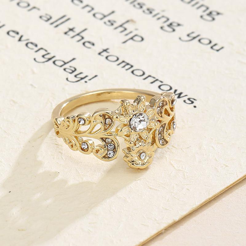 Golden Retro Floral Pattern Inlaid with Circular Synthetic Zircon Ring for Women To Wear Daily Yanhui Jewelry Accessories Gifts
