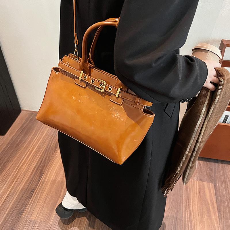 

2025 new fashionable large-capacity tote bag commuter oblique span bag niche versatile high-end textured handbag 27*12*20
