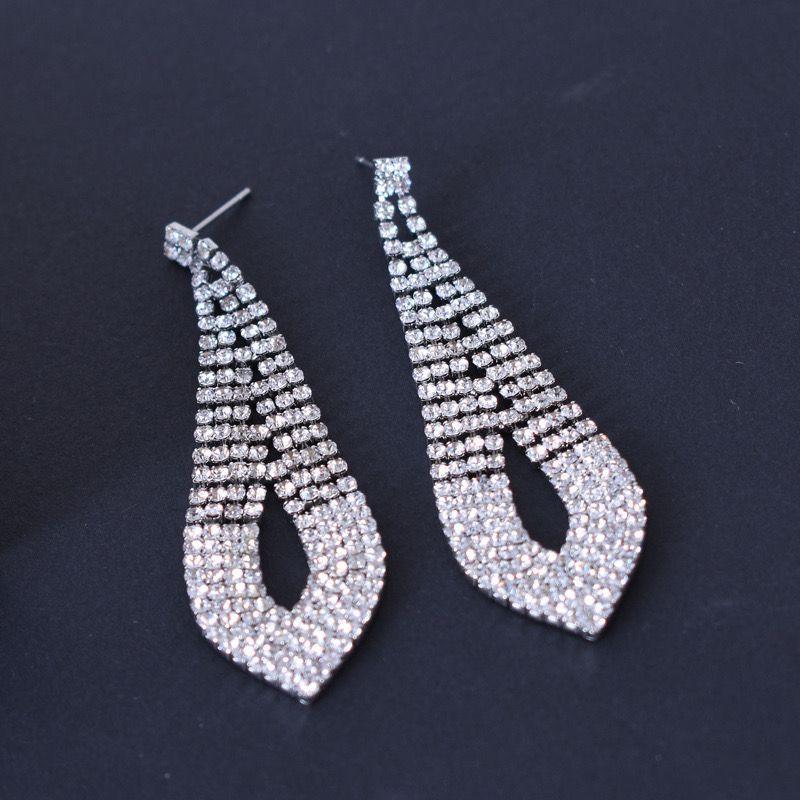 

Преувеличенные серьги с кисточками из полных бриллиантов Женственные длинные сетчатые красные серьги-гвоздики, утягивающие лицо серебряный