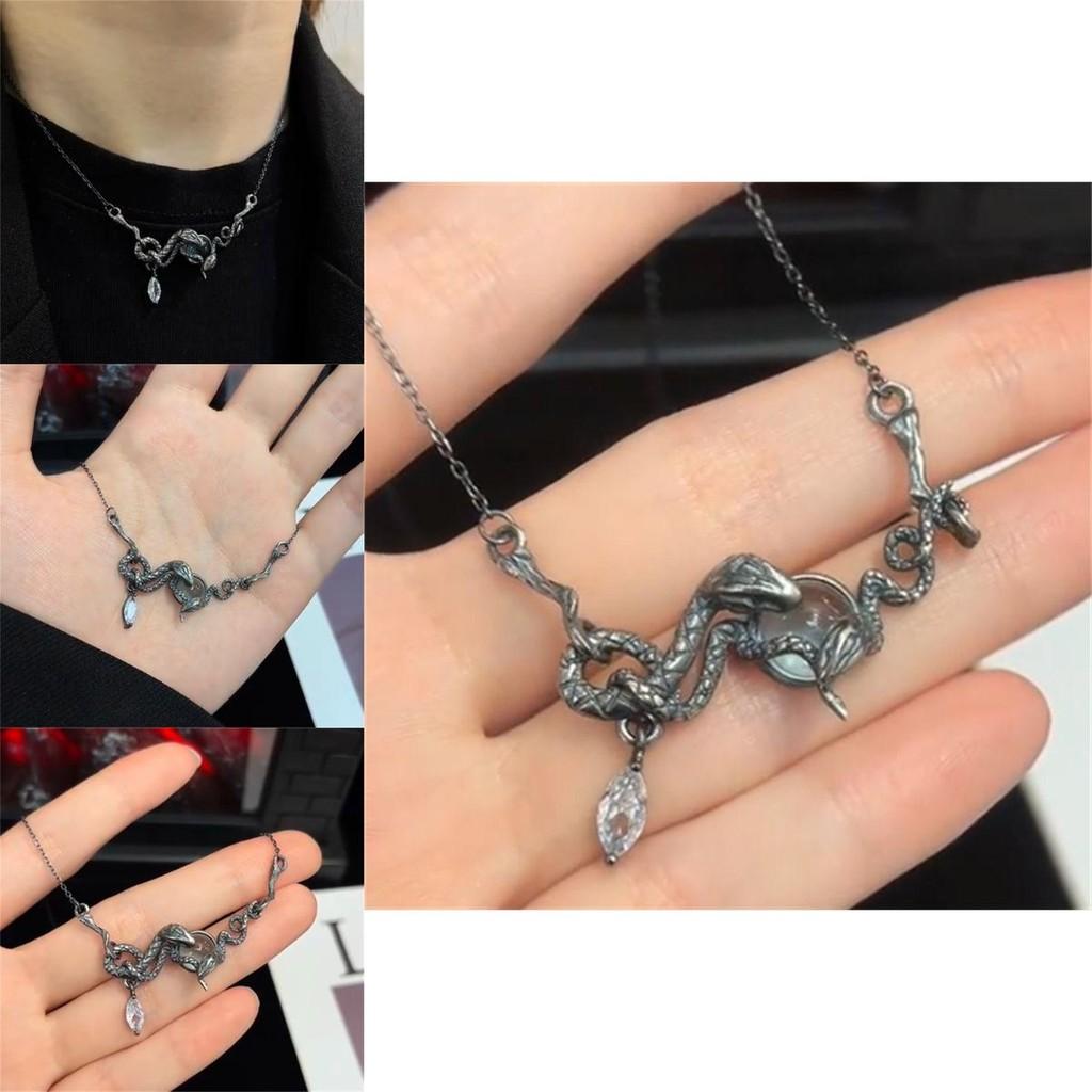 Stylish Retro Dual Snake Jewelry Necklace Unique Alloy Design With Rhinestone Embellishments