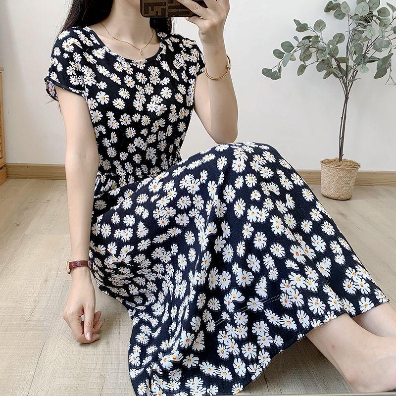 Свободное и обтягивающее хлопково-шелковое платье с короткими рукавами для летней — фото 22