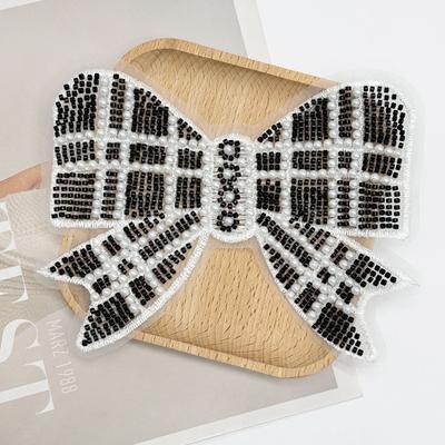 Schwarz-Weiß Perlen Schleife Stoff Aufkleber Vielseitig Pullover Kleid T-Shirt Schmuck Dekorative Accessoires Bekleidungszubehör