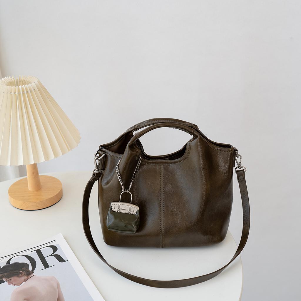 Damen Retro Handtasche Neue modische vielseitige Umhängetasche Weiches Leder Gemüsekorb Trendy Single Shoulder Bag