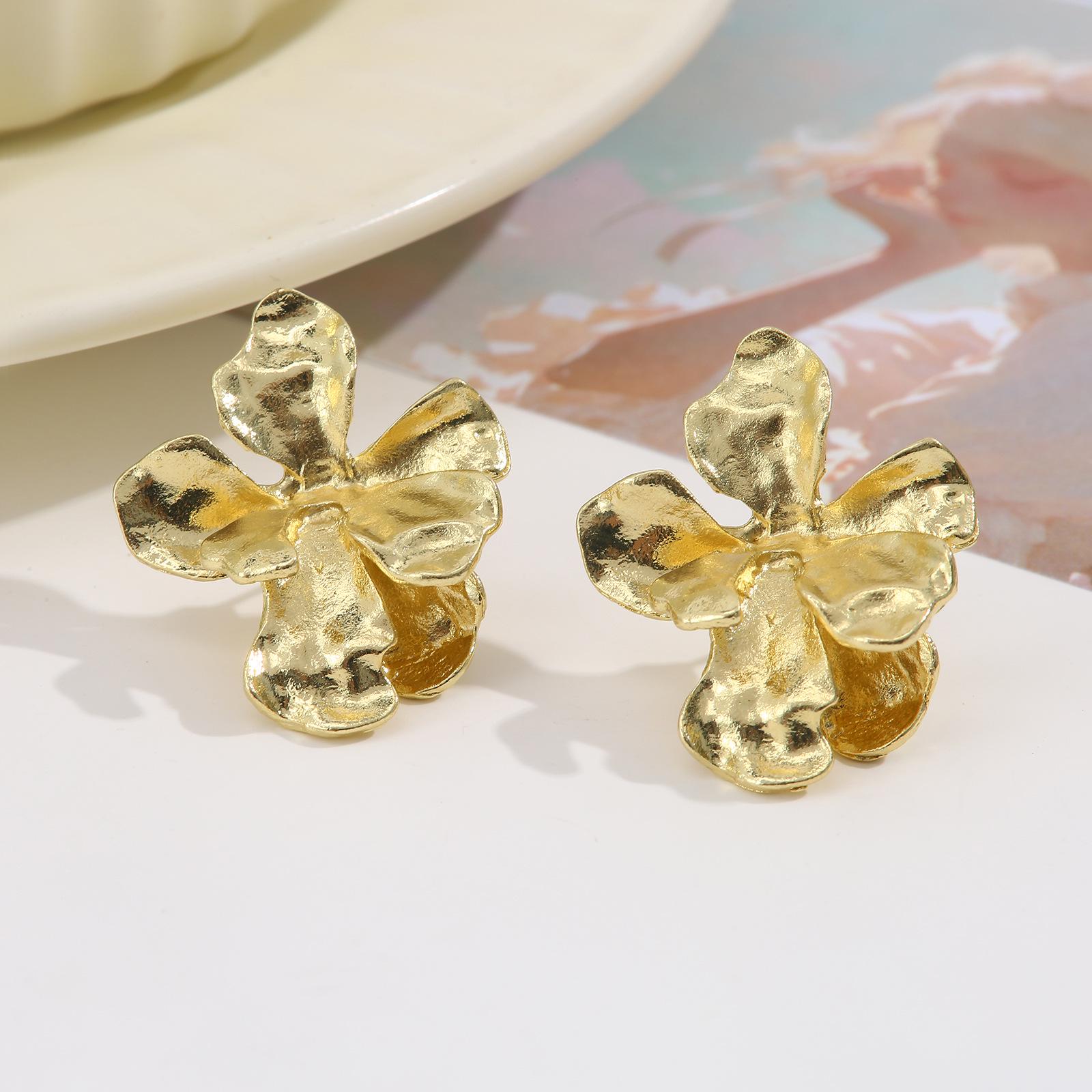 European Bestseller Flower Stud Earrings: Luxury 3D Metal Design with Cold Aesthetic