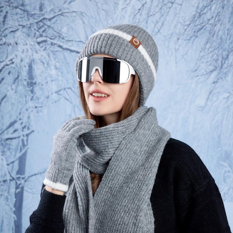 

Женская теплая утепленная защитная шапка для ушей на осень и зиму, для езды на велосипеде, вязаная шапка, комплект из трех предметов, милая шапка, шарф, перчатки One Size светло-серый