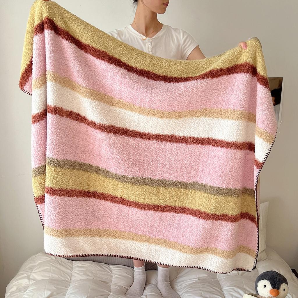 Half fluffy blanket, office nap shawl blanket, warm nap cover blanket, convenient to carry and keep warm