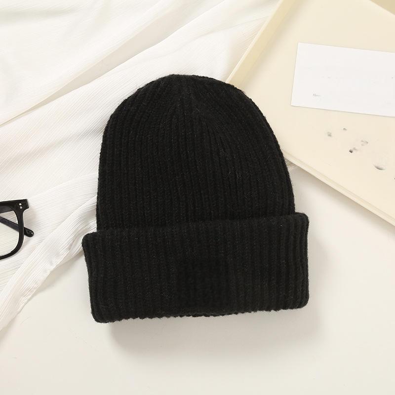 2026 New Winter Warm Thick Knitted Beanie Hat 100% Acrylic Red Flocking Embroidery Custom Logo Unisex Loose Fit Wholesale Bulk