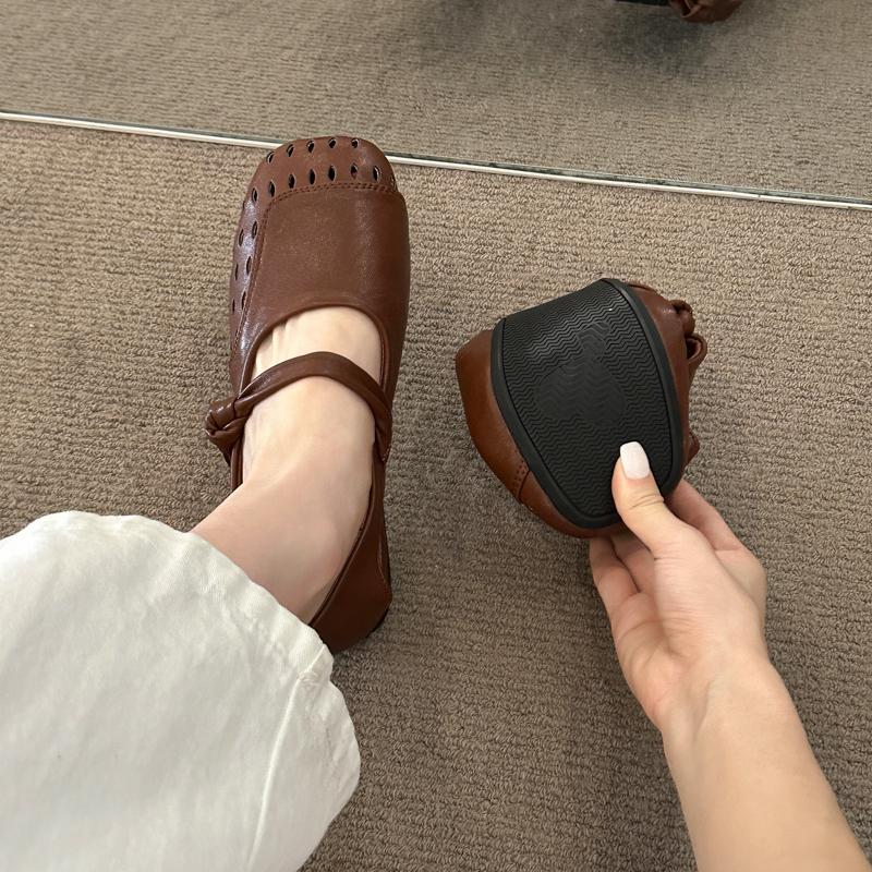 New Square Toe Shallow Mouth Cutout Sandals Summer Women Breathable Woven Metal Chain One Strap Block Heels Single Shoes