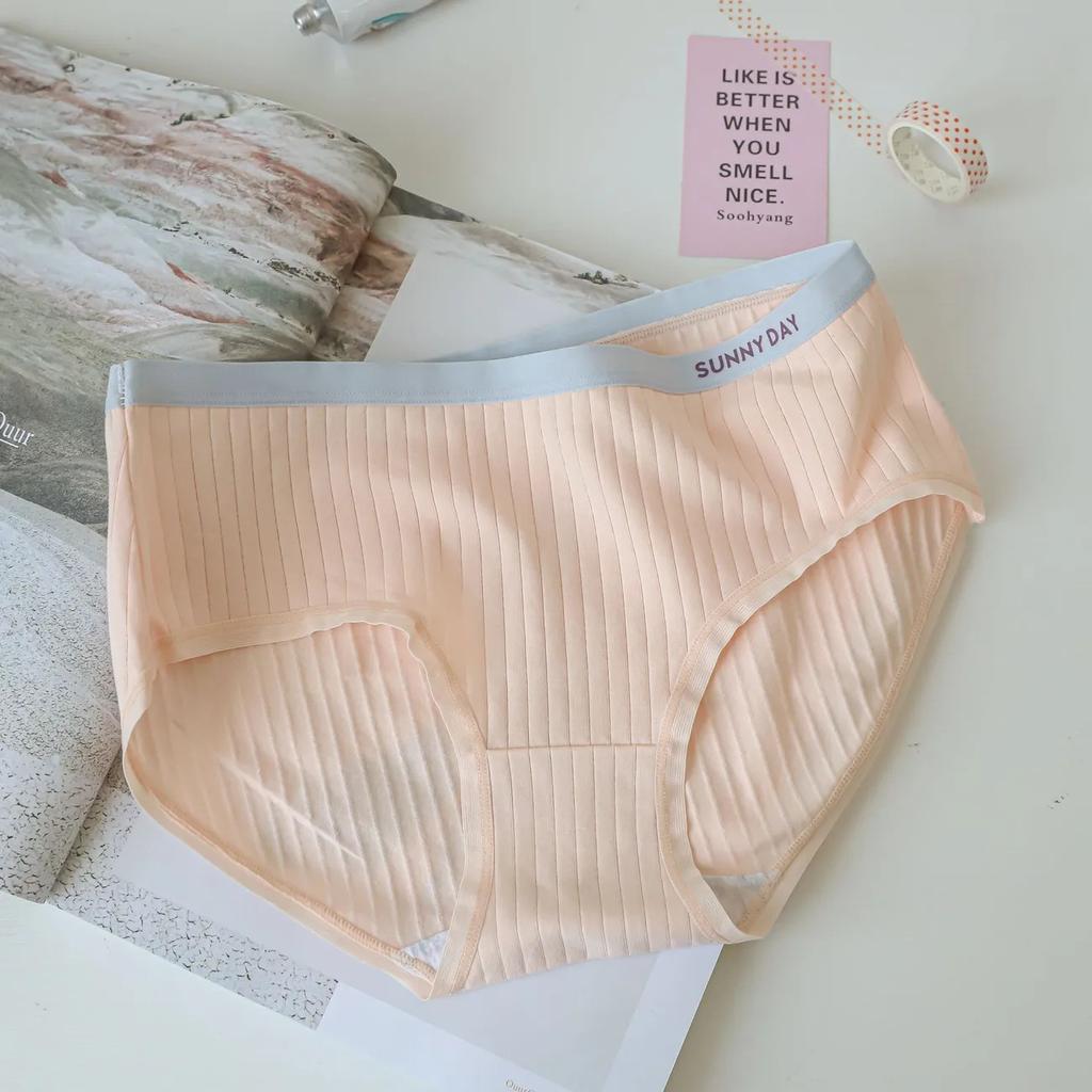 Simple Letter Solid Color Panties Made of Pure Cotton Antibacterial Mid Waist Comfortable Hip Hugging Triangle Women’s Panties