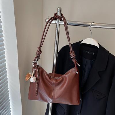 High-capacity Shoulder Bag Retro Style with Advanced Feeling Soft Leather Sewing Line Leisure Versatile Crossbody Bag