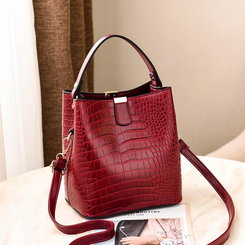 

New Internet celebrity, foreign style, crocodile pattern texture, Korean board bucket handbag, shoulder bag, good quality one piece бордовый