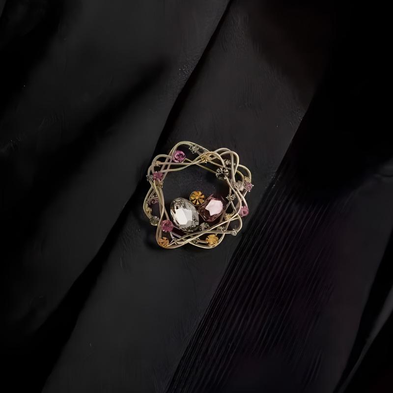 Luxurious Starry Sky Brooch, High-end Women's Light Luxury and Grand Crystal Brooch, Design Sense and Niche Brooch