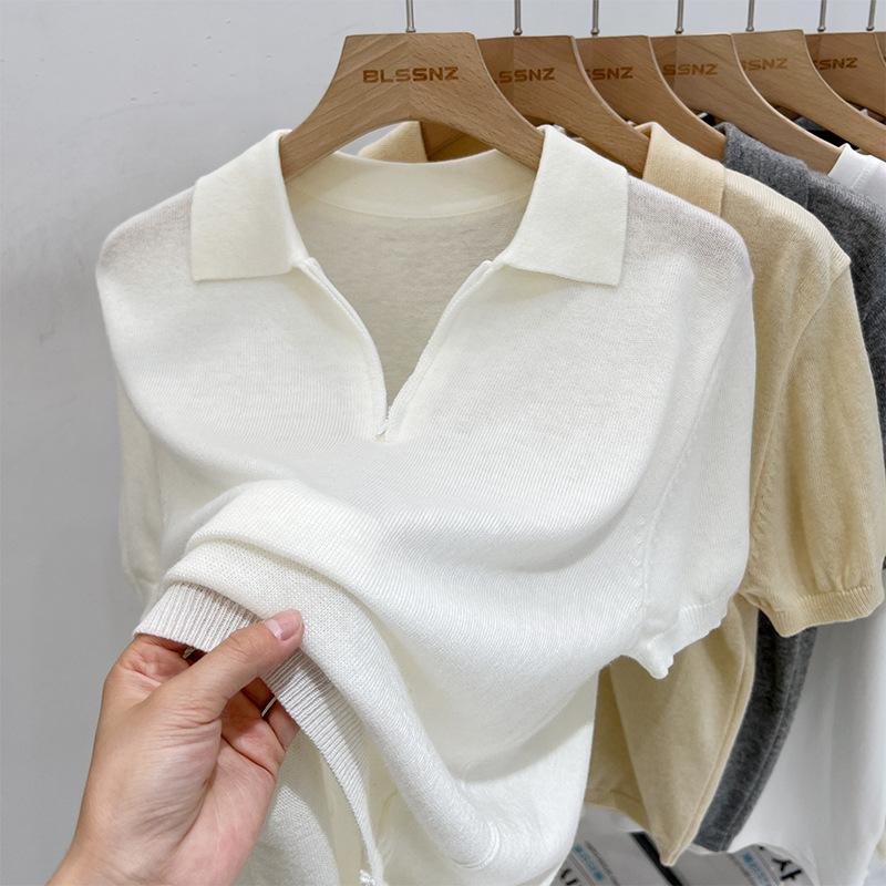 Een Dun Polo Shirt met Een Kraag, Gebreid Kortmouwig Shirt, en Een Uniek Top met Halve Rits voor Dames in de Zomer