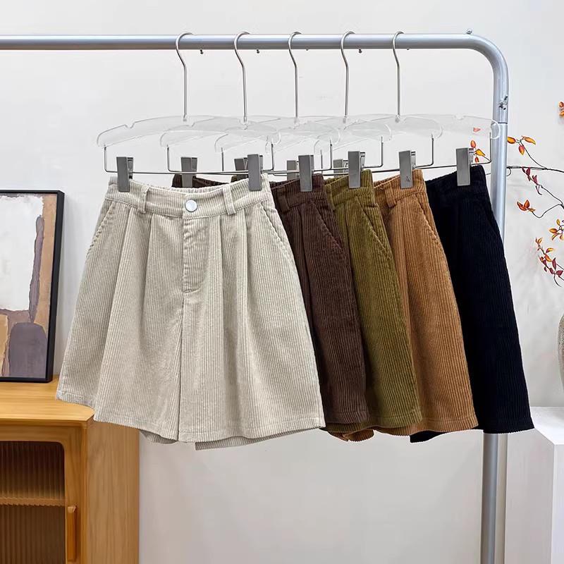 Japanese Retro Corduroy Wide-Leg Women's Shorts - Autumn/Winter 2026 Versatile Elegant Style