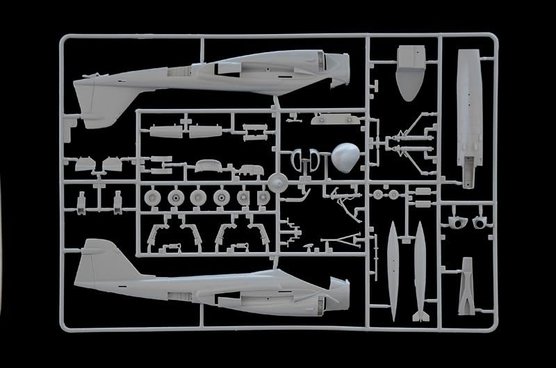 Platz Italeri 1/72 Scale American KA-6D Intruder Plastic Model Kit IT1405 (Airplane)