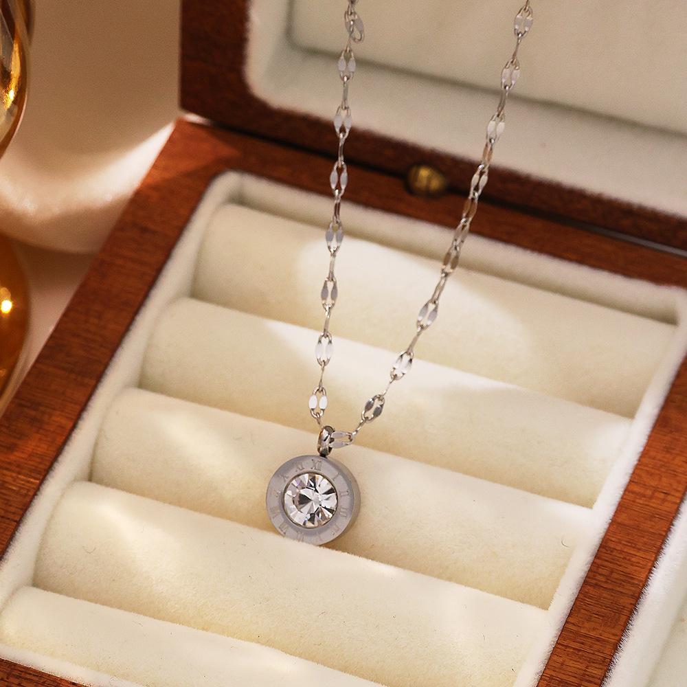 European & American INS Zircon Clavicle Chain: Versatile Diamond-Inlaid Roman Numeral Pendant Necklace