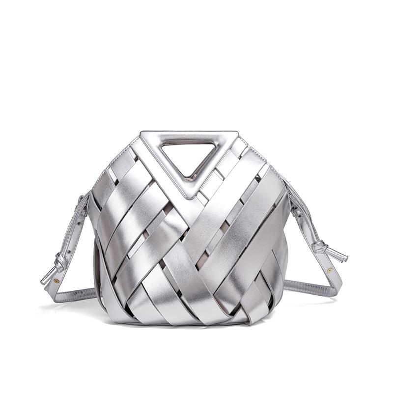 Sac à main pour femme de grande capacité avec boucle magnétique triangulaire et design bandoulière creux - Sac à épaule mère-enfant tendance