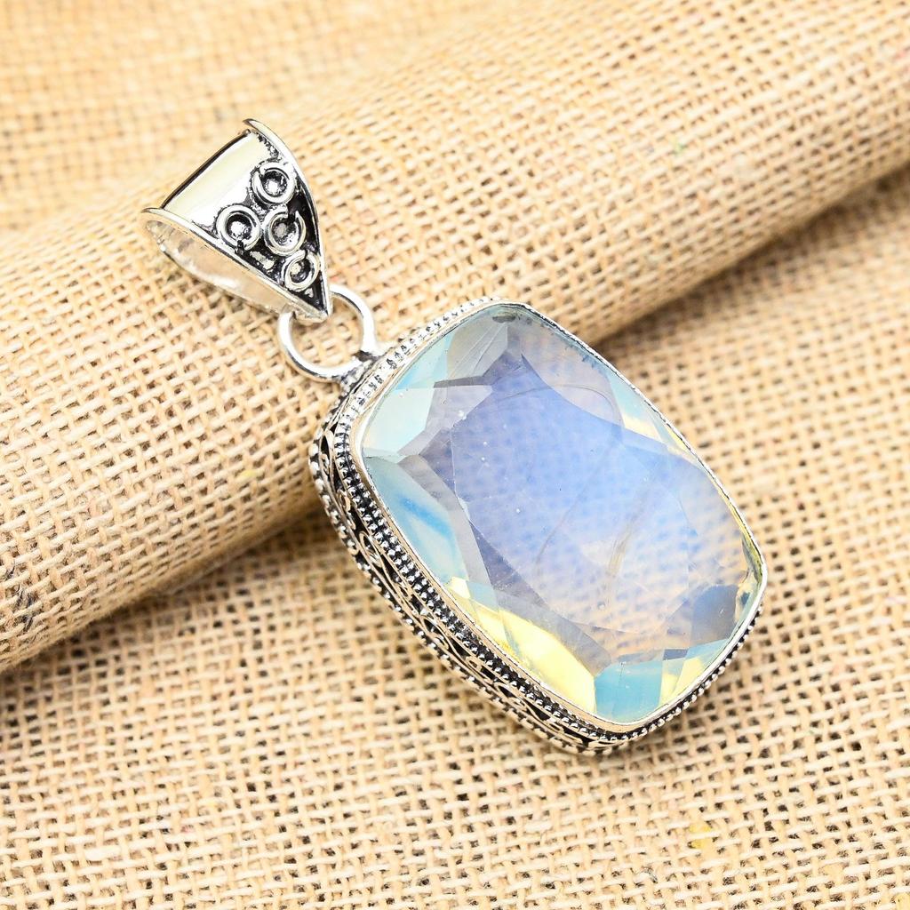 Pingente lindo feito à mão de prata esterlina 925 com pedra preciosa de opala leitosa para mulheres