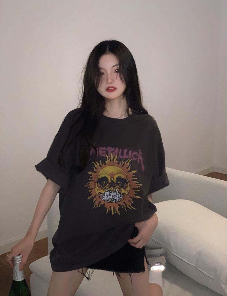 Summer New American Retro Print ort Sve T-irt Women's Loose Fit round Ne Lacape Pattern Commute Sle Faionable