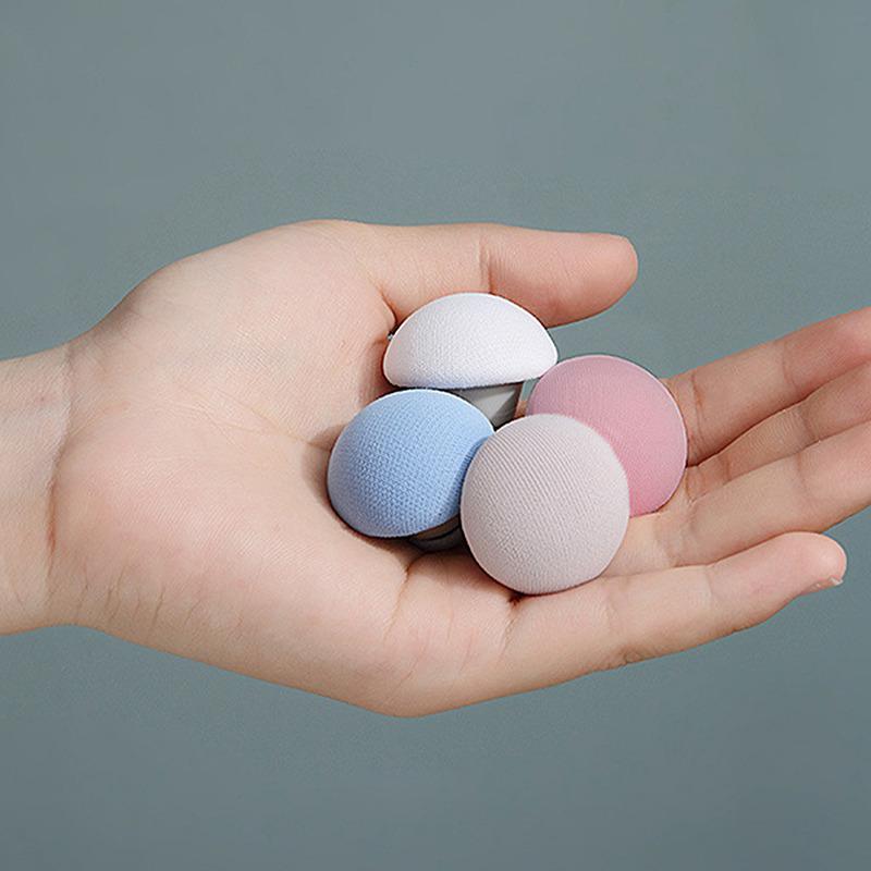 4ks držák na prošívanou deku s houbami, macaron, protiskluzová prošívaná deka, klip na deku, jeden klíč k odemčení přikrývky, klip na držák prostěradla