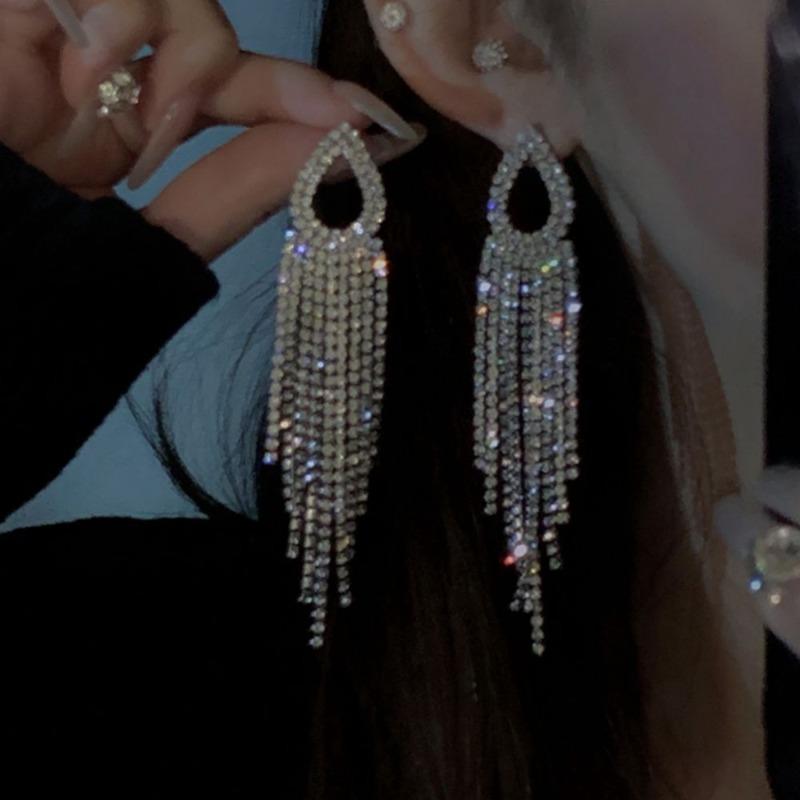 Tide Metal Fringed Earrings, High-end Temperament, Long Stud Earrings, Women's Exaggerated Earrings.