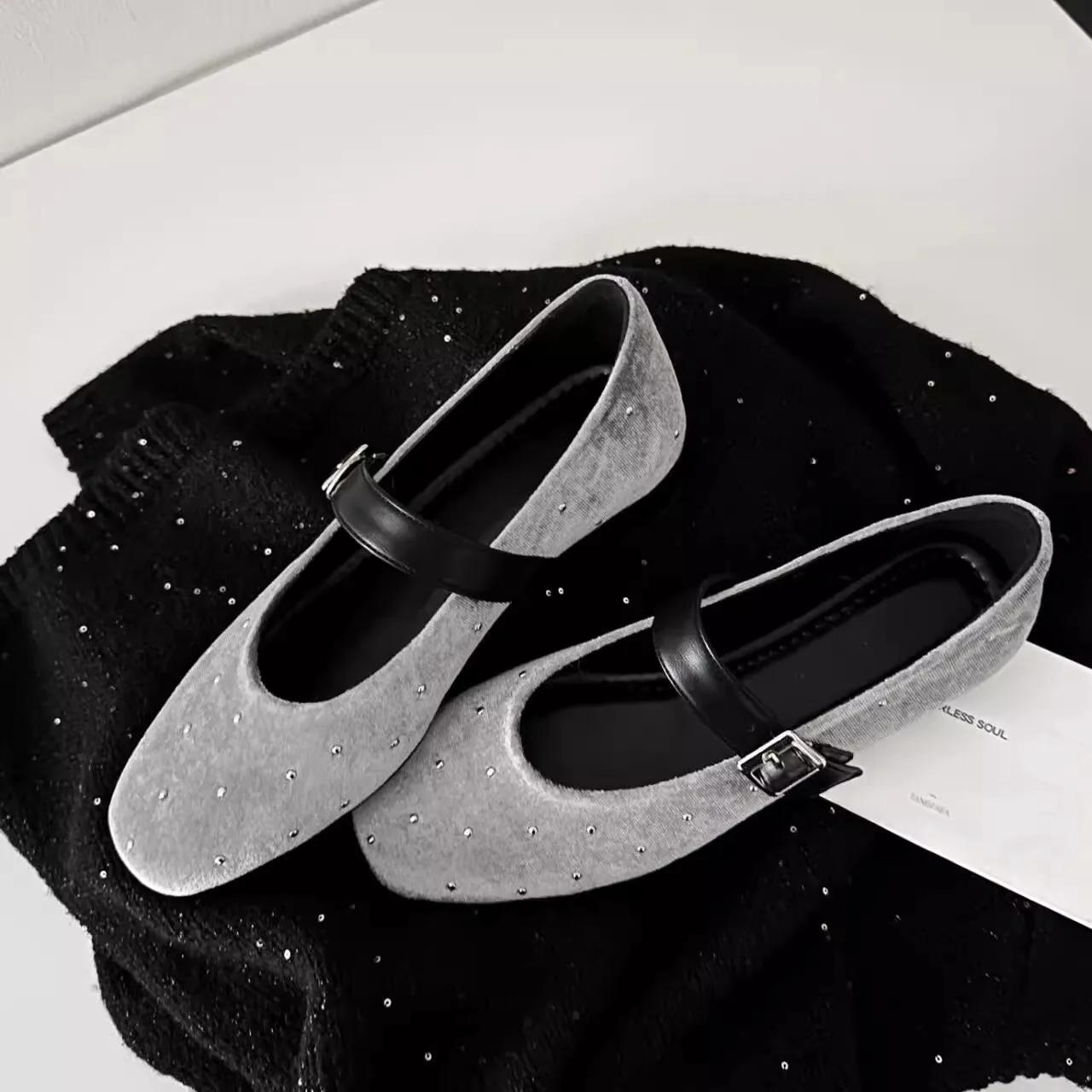 

Женская Мода Одинарная Обувь 35-40 Новая Круглый Носок Пряжка Квадратный Каблук Высокий Уровень Чувства Темперамент Леди Сто Обуви 40 серый