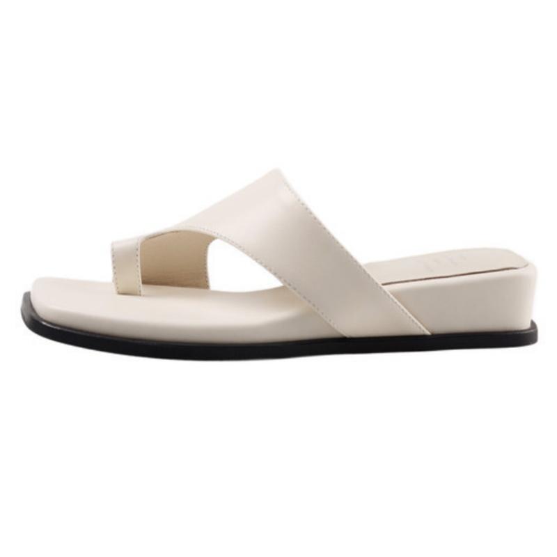 Fashion Casual Clip Toes Women's Flat Sandals Slippers 2025 Summer New Outside Beach Shoes Elegant Wedge Metal Decorative Women Slippers