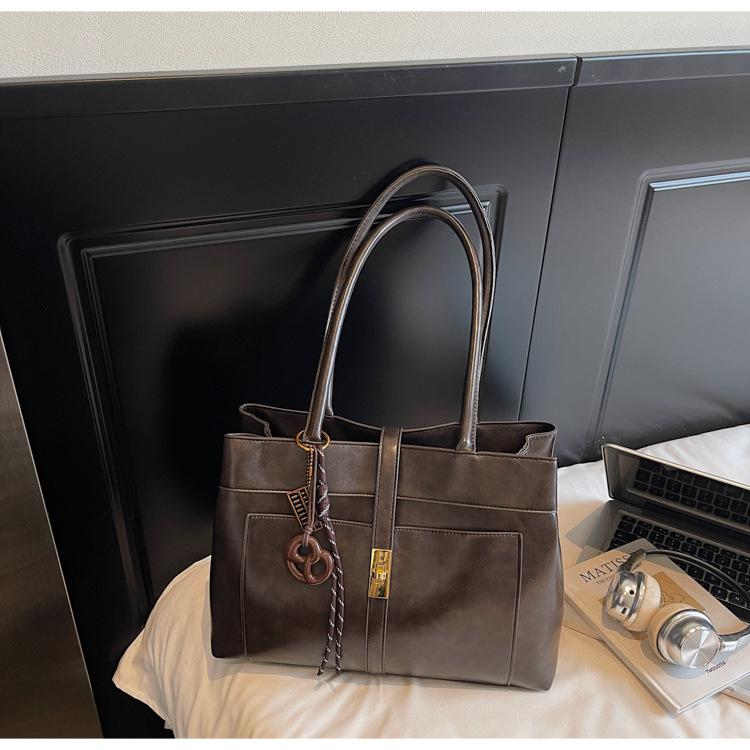 Premium Handbag Bag Women's 2025 New Contrasting Color Retro Shoulder Bag Commuting Large Capacity Underarm Tote Bag Tide