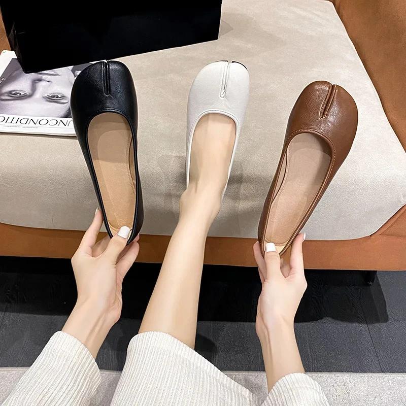 Split Toe Flat Shoes Woman Casual Tabi Ninja Flats Soft Leather Slip On Woman Trotters Moccasins Slippers Soft Bottom Loafers