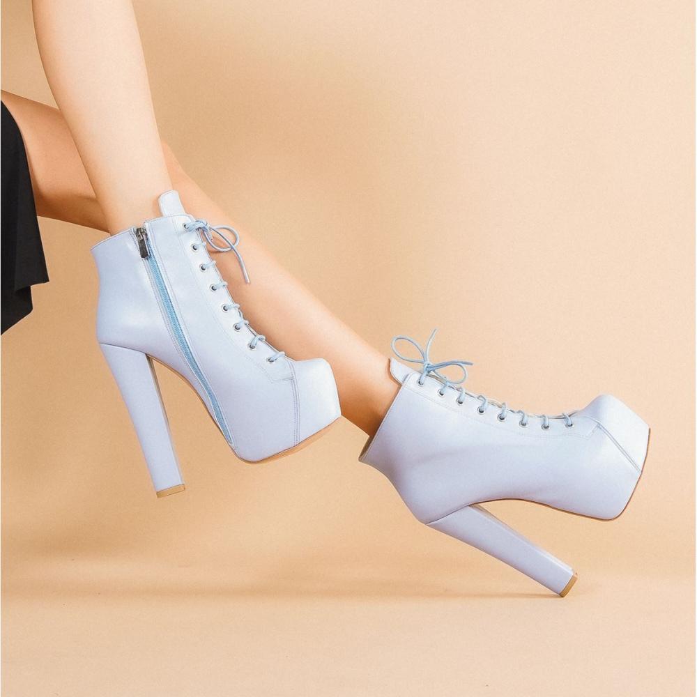 

Женские синие кожаные ботинки на высоком каблуке со шнуровкой