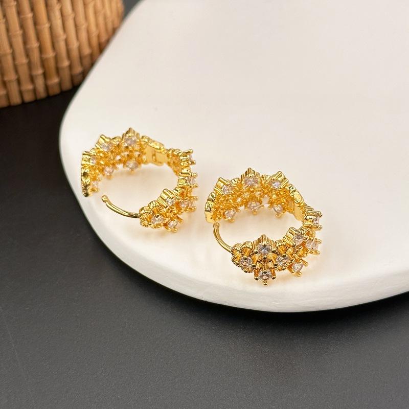 Niche Design Earrings, Ear Buckles, Women'S Personality Diamond-Encrusted Short Earrings, Hollow Zircon Earrings, Spot.