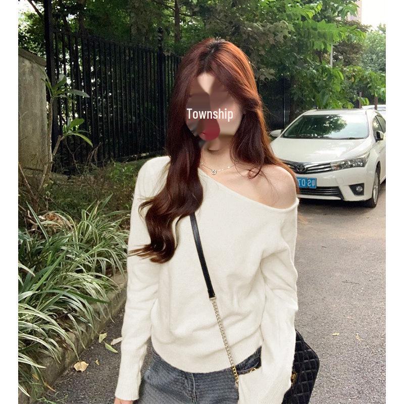 

Женский розовый трикотажный топ с открытыми плечами: Корейская коллекция весна 2025