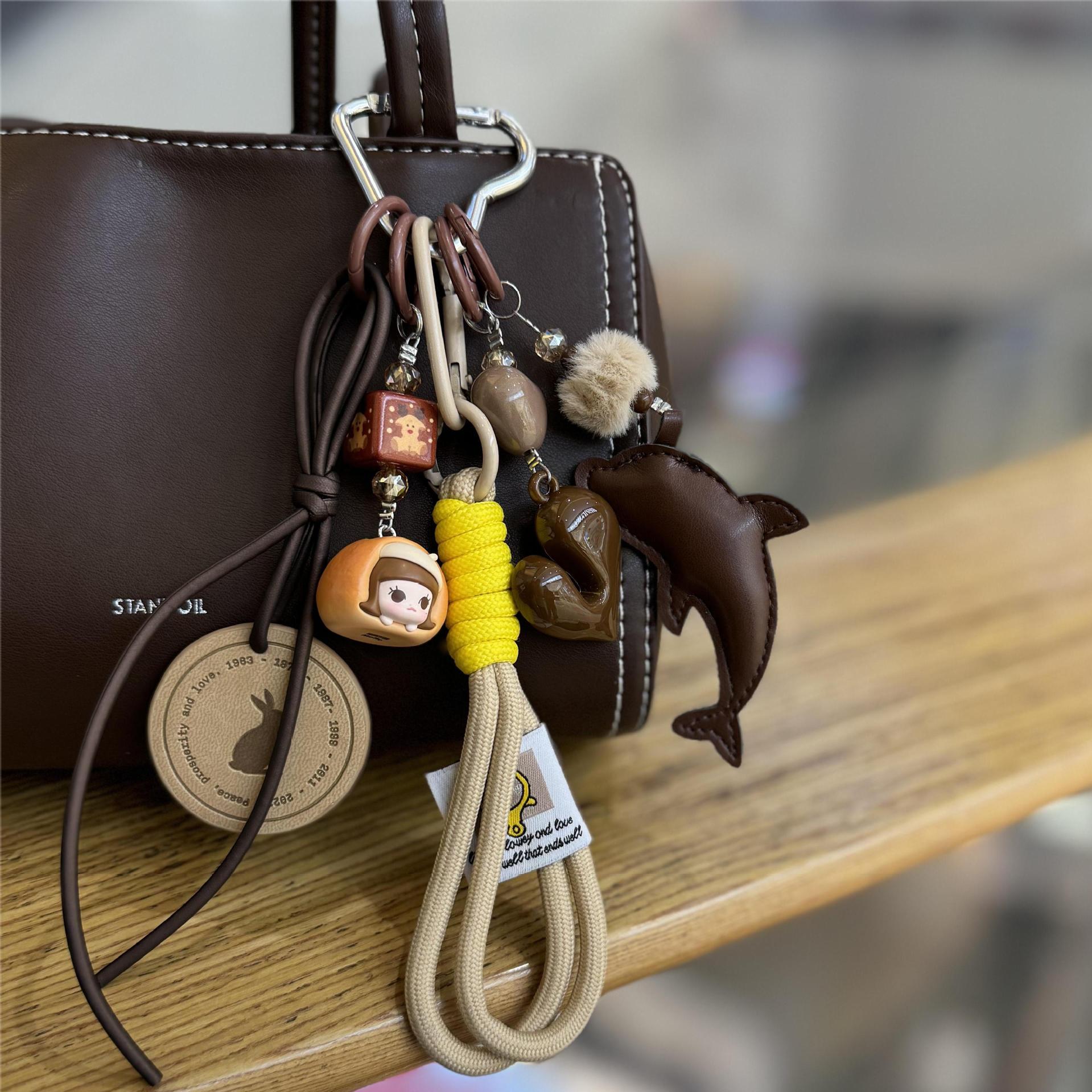 Плюшевый брелок для сумки из серии Miu: Милый кулон-кукла и высокоценный аксессуар-брелок