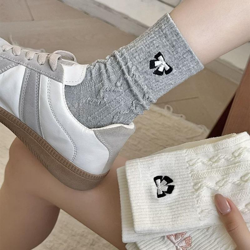 5 Pairs of Female Spring and Autumn Sweet Bow Pure Color Hemp Pattern In The Tube Pile Pile Cotton Socks