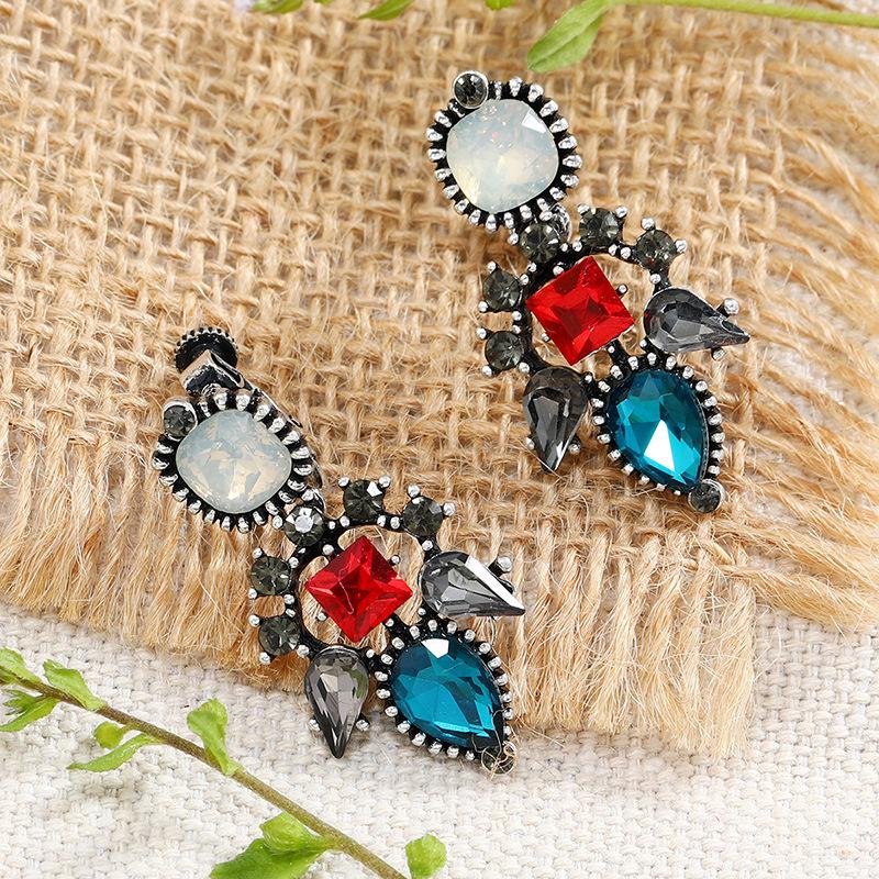European-American Rhinestone Crystal Earrings: Stylish Zinc Alloy Ear Jewelry