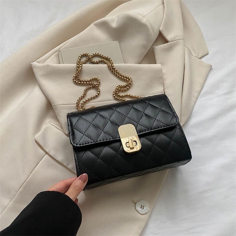 Chic Autumn Fashionable Small Square Bag With Unique Quilted Design For Women чёрный