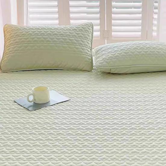 Padded Pillow Cover Quilted Waterproof Pillow Protector Heart Pattern Envelope Pillowcase Protection from Dust And Sweat for Home Bedroom School