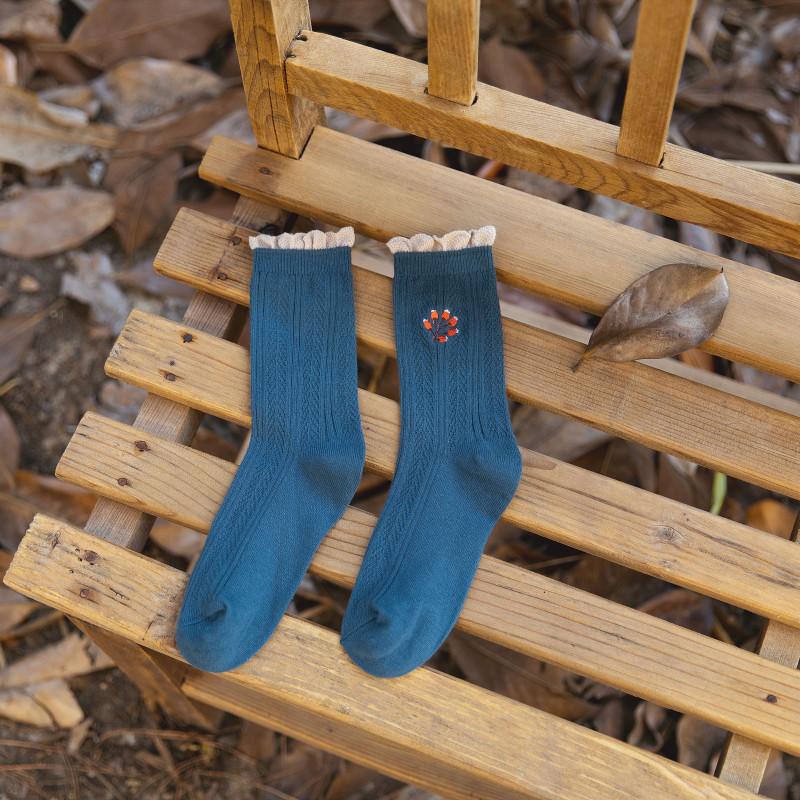 Flower Embroidered Middle Tube Socks Women Autumn Winter Fashion Harajuku Vintage Cotton Long Socks Japanese Kawaii Ruffle Socks