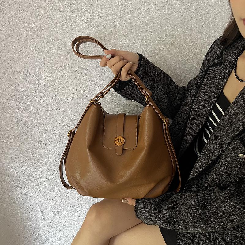 New Women's Bag, Large-capacity Commuter Oblique Span Bag, Magnetic Buckle Shoulder Bag, Bucket Bag, Deformed Student Backpack.