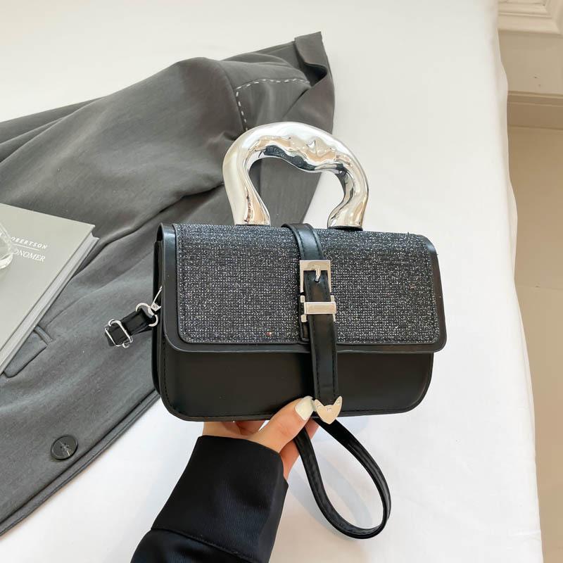 

Simple new Korean version solid color messenger small square bag Internet celebrity handbag small fresh shoulder bag foreign style versatile bag